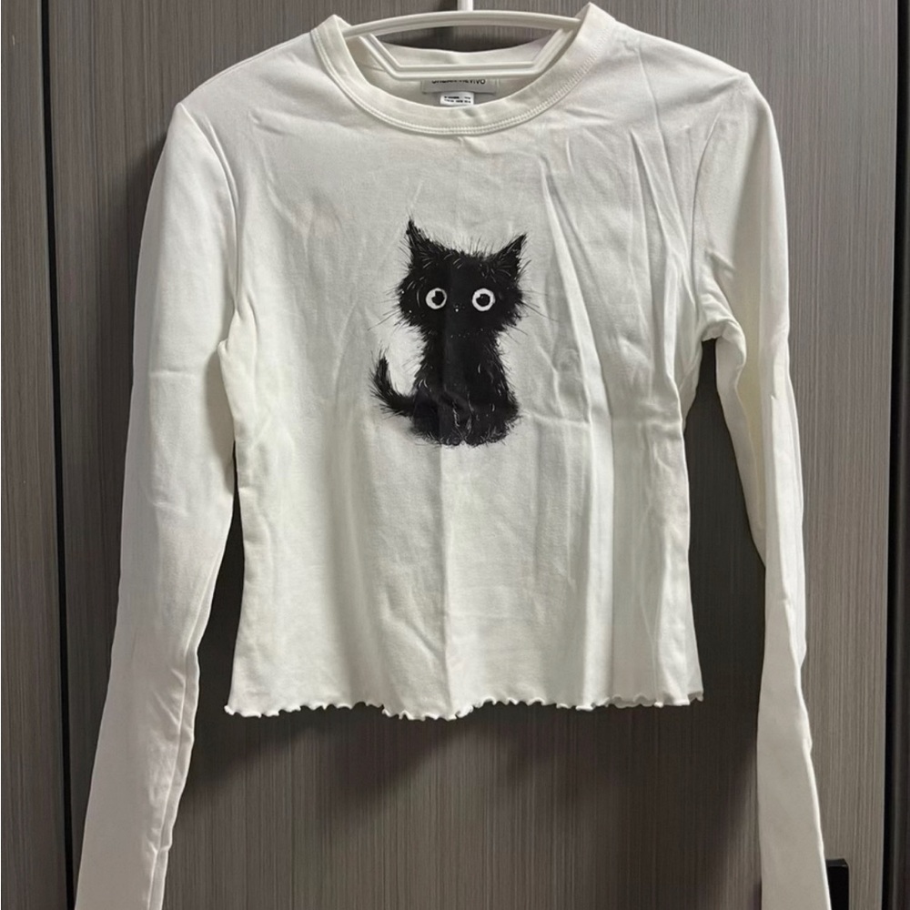 H&M Black Cat Graphic Long Sleeve Tee - Cream